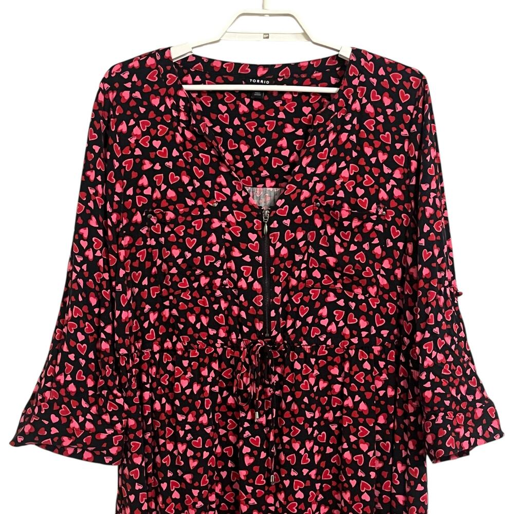 Torrid Heart Print Zip Front VNeck Roll Tab Sleeve Dress - Picture 2 of 8